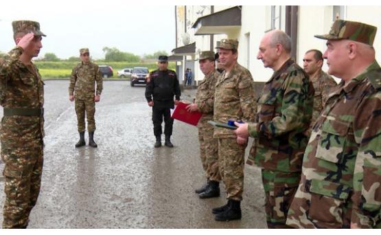 Сбившим вражеский БПЛА военнослужащим вручены награды - «Политика»