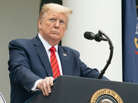 Трамп для профилактики COVID-19 пьет гидроксихлорохин, от употребления которого предостерегают врачи - «В мире»