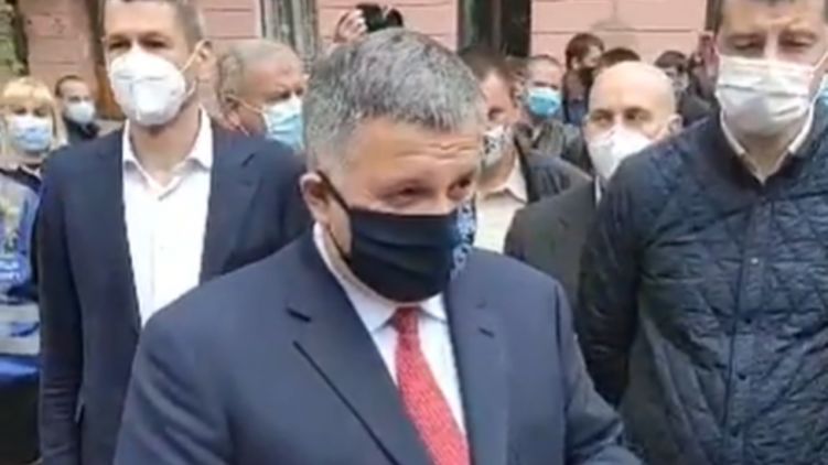 В Черновцах Авакова встретили пикетом люди, недовольные медреформой - «Новости дня»