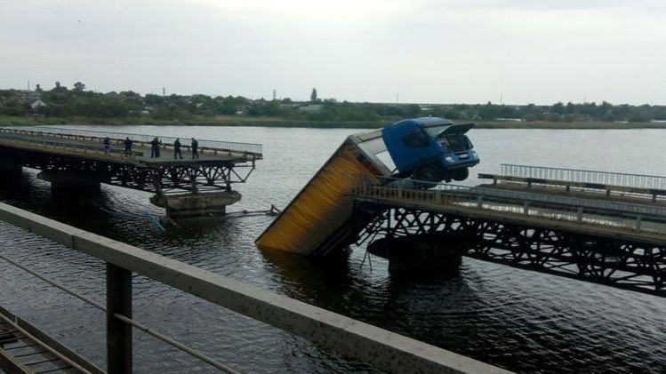 Возле Никополя под весом фуры рухнул отремонтированный мост - «Новости дня»