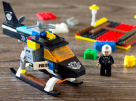Lego из-за протестов в США отказалась от рекламы конструкторов с полицейскими и задержанными - «В мире»
