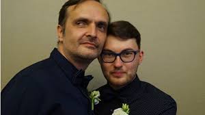 ЛГБТ-активист Игорь Кочетков сообщил, что ФНС России признала его брак с мужчиной - «Новости дня»
