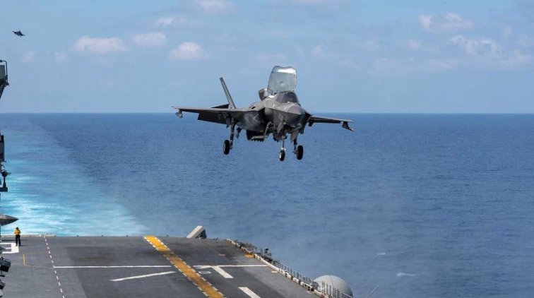 Британцы показали вертикальную посадку F-35B на авианосец - «Армия»