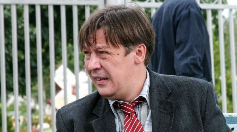 Ефремова сняли в парке во время домашнего ареста - «Культура»