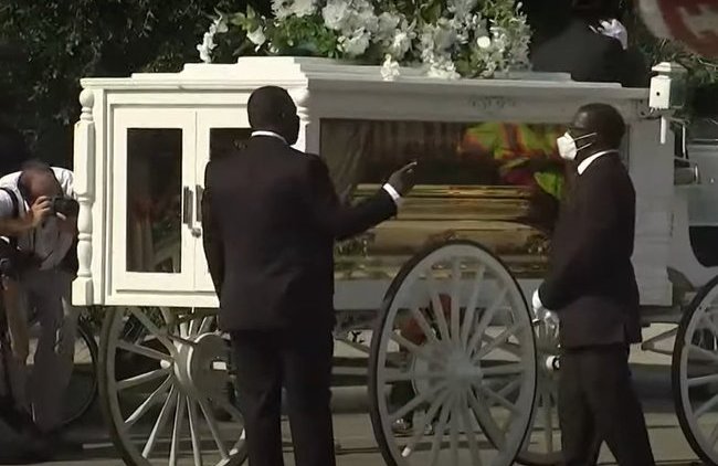 Facebook будет жертвовать деньги по расистскому принципу - «В мире»