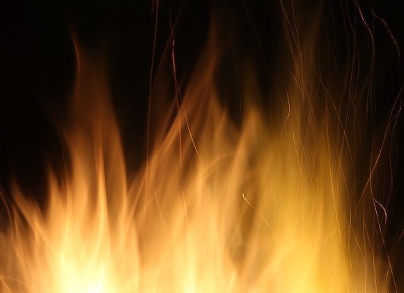 К тушению пожара на скважине «Иркутской нефтяной компании» привлекли артиллерию - «Новости дня»