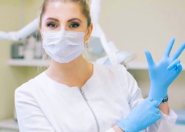 Медсестра оштрафована в Петербурге на 15 тыс. руб. за расстегнутый защитный комбинезон - «Новости дня»