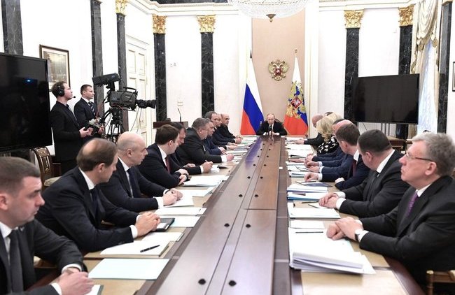 Окружение Путина верит в Россию. Или притворяется? - «Власть и Общество»