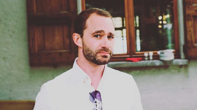 Парфенов выпал с 11-го этажа в Москве - «Культура»