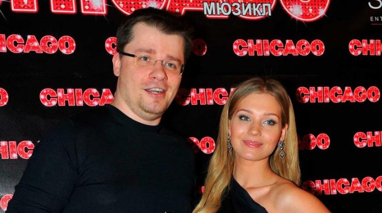 "Правильно выбрала": блогер назвала замужество Асмус выгодным - «Культура»