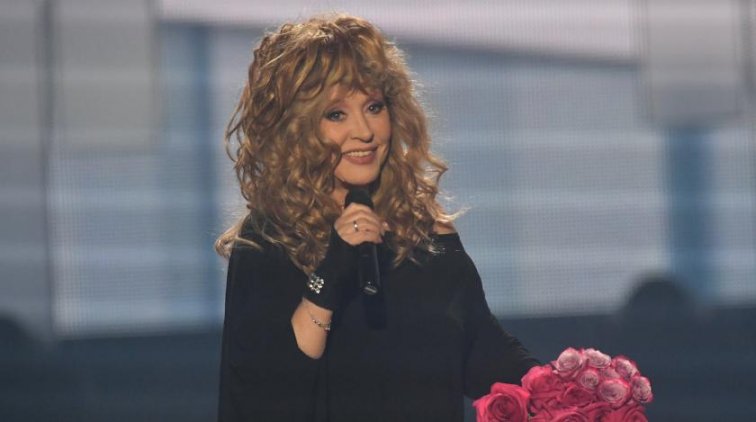 Прозябающая в безвестности Пугачева спела на разогреве у звезды - «Культура»