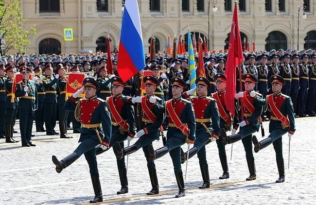 Путин: "Невозможно представить, что стало бы с миром, не встань на его защиту Красная Армия" - «Власть и Общество»