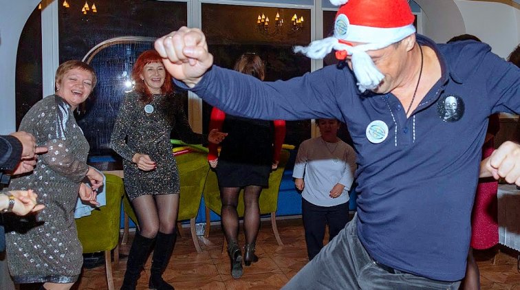 Россиянам попросили вернуть корпоративы - «Новости дня»