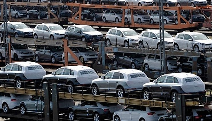 Российский авторынок вылетел в кювет: Спад продаж превысил 50% - «Новости дня»