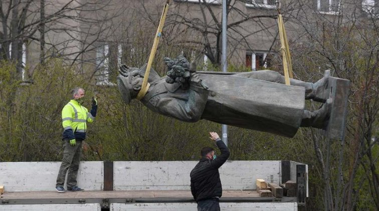 Снесенный в Праге памятник маршалу Коневу могут выкупить - «Политика»