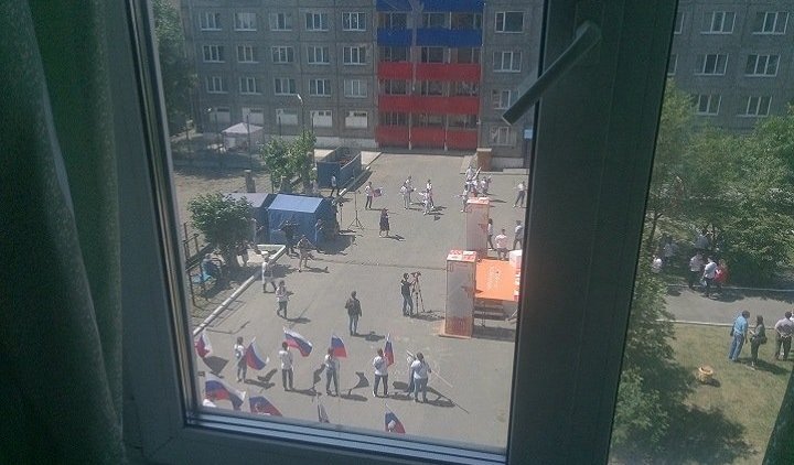 Сотрудники университета ворвались в комнату студента, вывесившего советский флаг - «Новости дня»