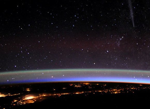 Туристам предложили слетать в космос на воздушных шарах - «Новости дня»