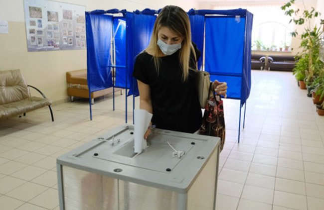 В Новосибирской области продолжается голосование по поправкам в Конституцию России - «Власть и Общество»