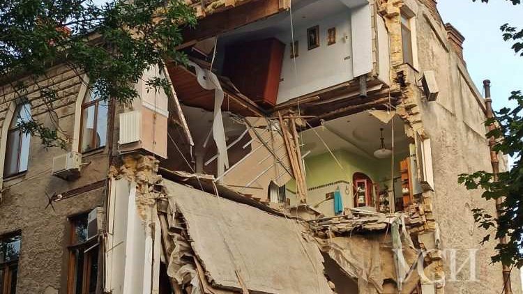 В Одессе рухнул жилой дом, из-под завалов выводят людей - «Новости дня»