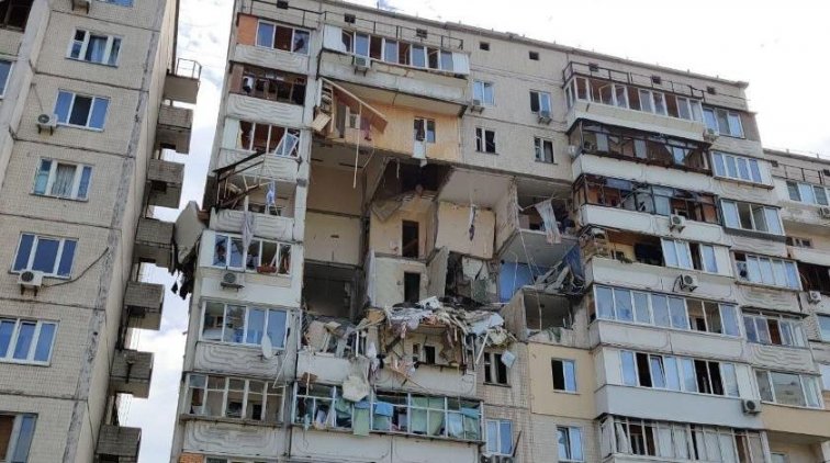 Взрыв в Киеве: под завалами дома найдены погибшие - видео - «Украина»