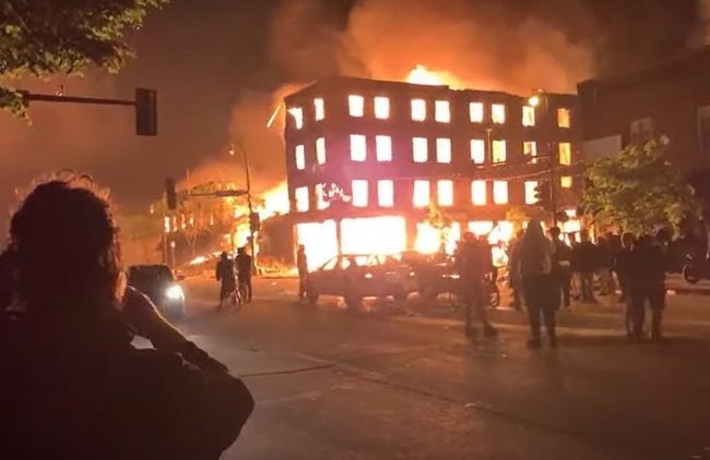 «Задача протестов— выставить Трампа из Белого дома»: о беспорядках в США - «В мире»