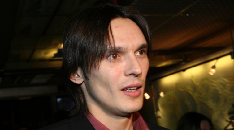 Знаменитый артист 90-х вышел на сцену после слухов о болезни - «Культура»