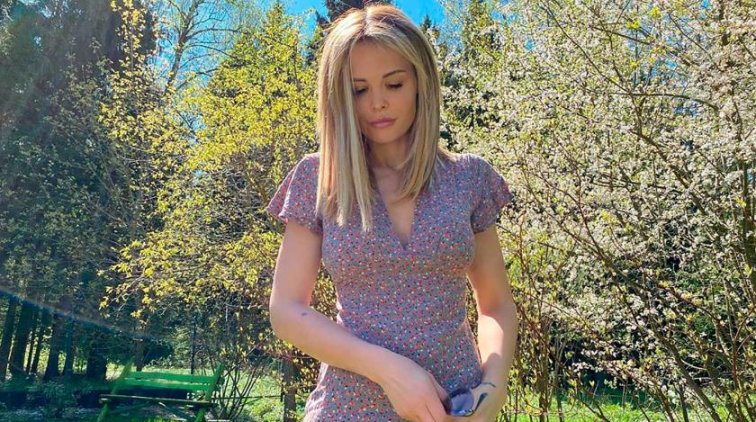 Звезда "Кухни" покрутилась в красном купальнике - «Культура»