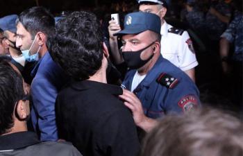 Полиция применила грубую силу в отношении журналистов - есть пострадавшие - «Политика»