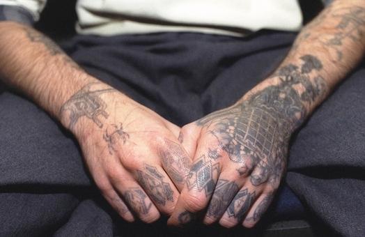 Страна строится по тюремным понятиям - «Общество»