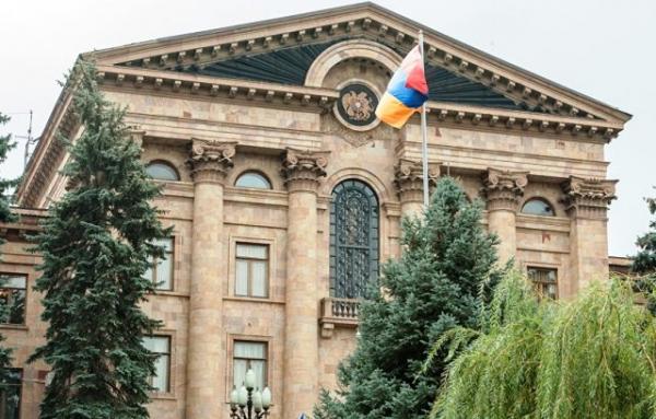 Власть сама мобилизует политические силы против себя - «Политика»
