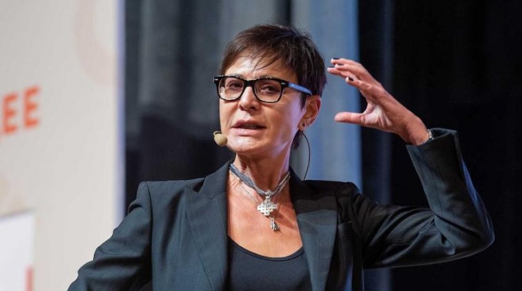 65-летняя Хакамада станцевала на яхте - «Культура»