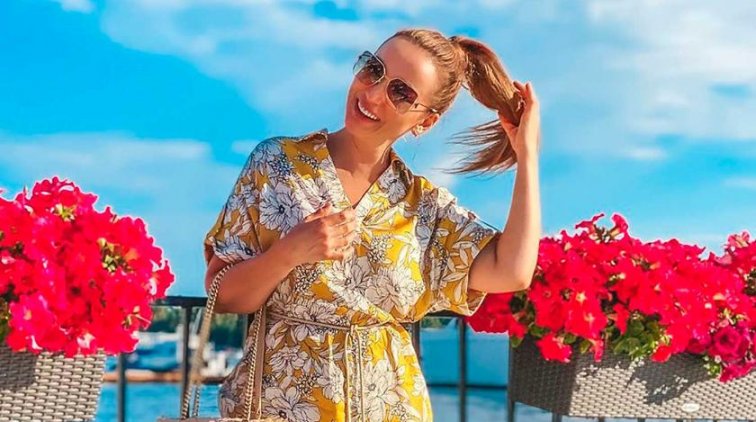 Чехова на отдыхе проговорилась о своих заработках - «Культура»
