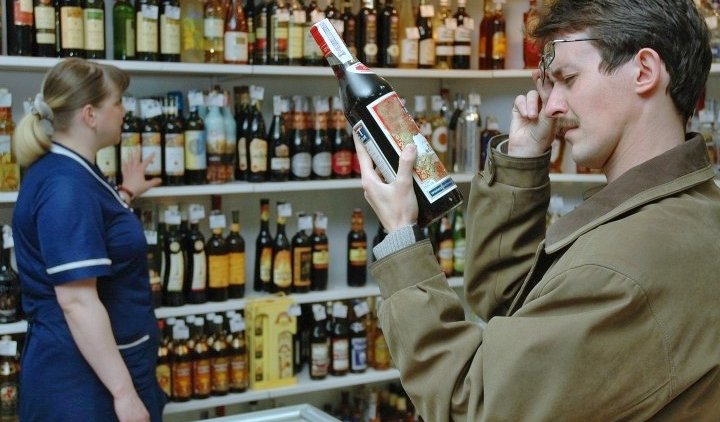 Россияне переходят с водки и коньяка на вино и боярышник - «Новости дня»