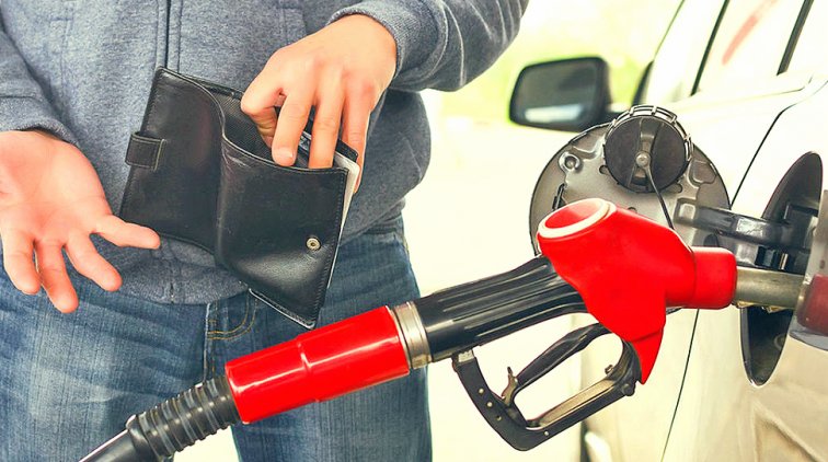 Российских нефтяников попросили что-то сделать с ценами на бензин - «Новости дня»