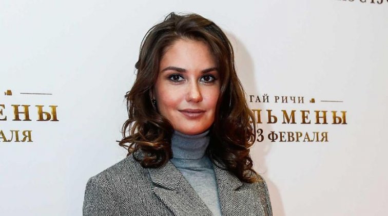 "Спасибо за цветы": неизвестный прислал Муцениеце букет - «Культура»