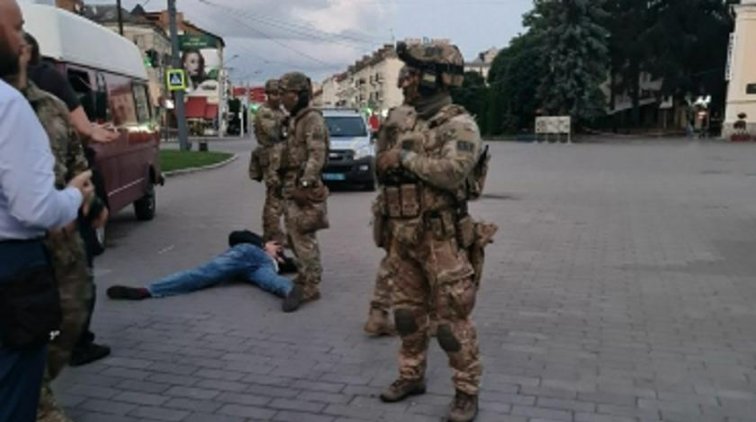Спецназ Украины опоздал на сдачу террориста в Луцке - «Украина»