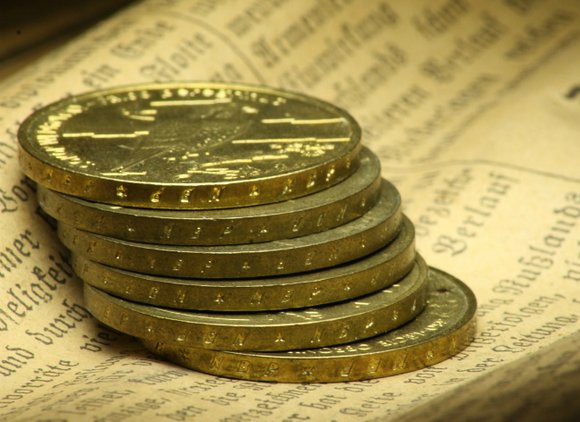 Стоимость золота впервые преодолела рубеж в $2000 - «Новости дня»