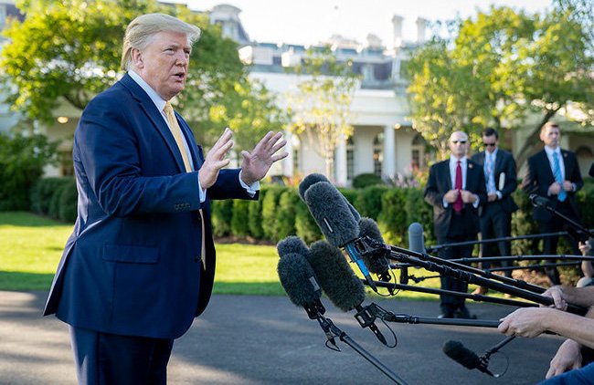 Трамп узнал о коронавирусе: президент впервые надел защитную маску - «В мире»