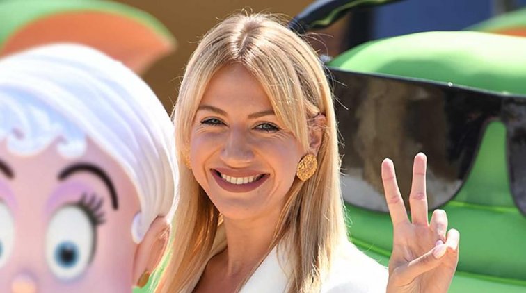 В кроссовках и вышиванке: звезда "Орла и решки" устроила деревенскую фотосессию - «Культура»