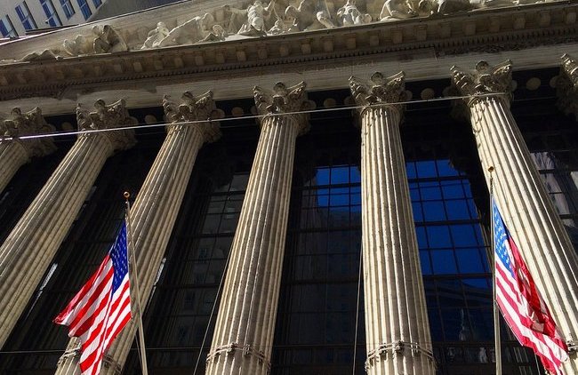 Вслед за историческим падением ВВП США посыпалась Уолл-стрит - «В мире»