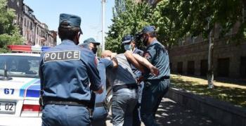 Пашинян готовится к уличным стычкам - «Общество»