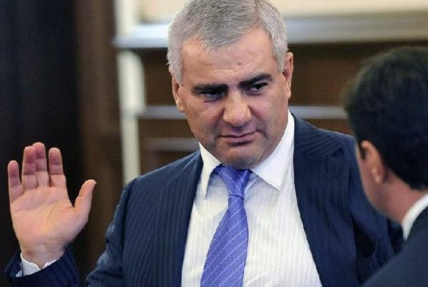 Самвел Карапетян предоставил фурам с армянскими абрикосами бесплатные парковки - «Общество»