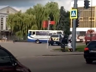 В украинском Луцке вооруженный человек захватил заложников в автобусе (ФОТО, ВИДЕО) - «В мире»