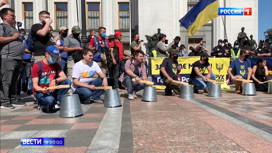 Вести в 20:00 Запугали радикалы: украинские депутаты сняли с рассмотрения языковой вопрос - «Телеканал «Россия»