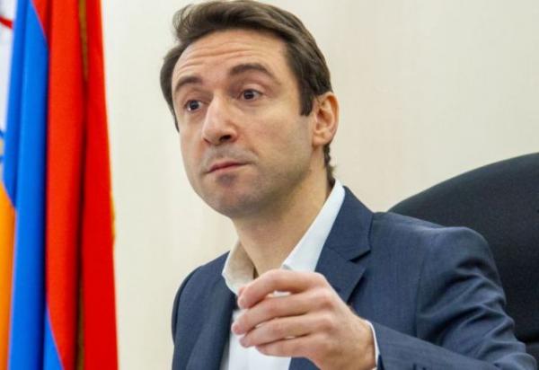 Война войной, а премии по расписанию - мэр Еревана выписал чиновникам почти $100 тыс. - «Политика»