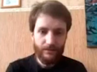 Журналиста Френкеля, которому полицейские сломали руку на участке для голосования, выписали из больницы - «Россия»