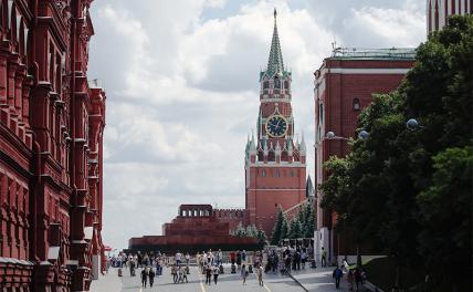 Гордость против холодильника: О новой духоподъемной идее, которую в Кремле готовят вместо повышения доходов - «Последние новости»