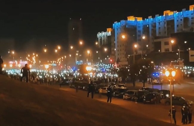 Белорусские спецназовцы выбрасывают форму - «В мире»