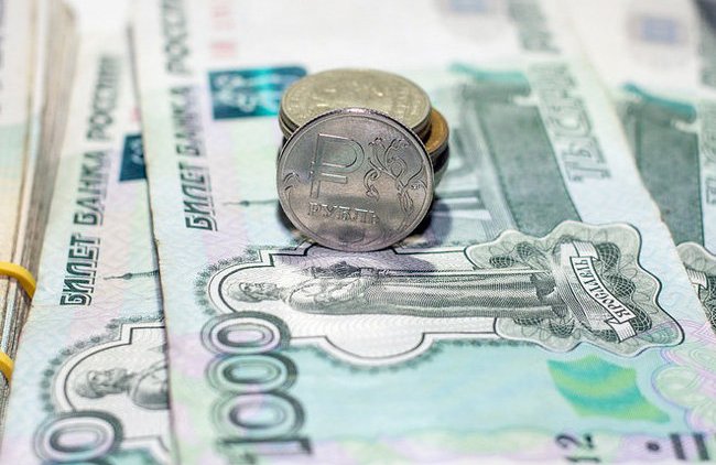 Эксперт: власти допустят ослабление рубля до 90-95 за доллар - «Экономика и бизнес»