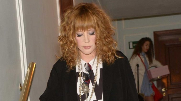 После слухов о разводе: Пугачеву застукали в объятиях молодого мужчины - «Культура»